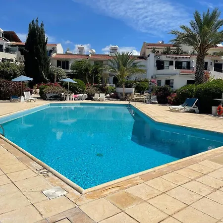 דירה Taheli's Modern Townhouse With A Pool *