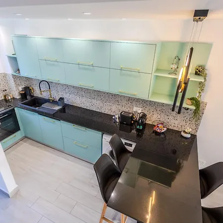 Taheli's Modern Townhouse With A Pool *