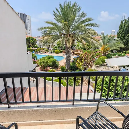 Taheli's Modern Townhouse With A Pool