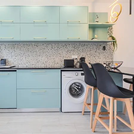 Taheli's Modern Townhouse With A Pool