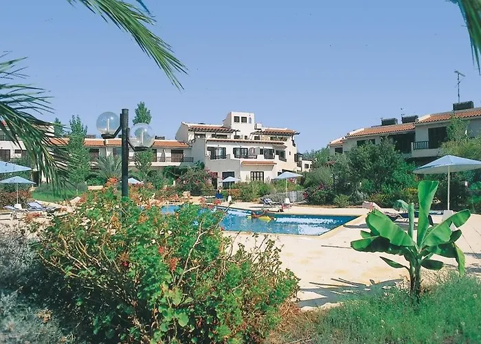 Taheli's Modern Townhouse With A Pool パ フォス