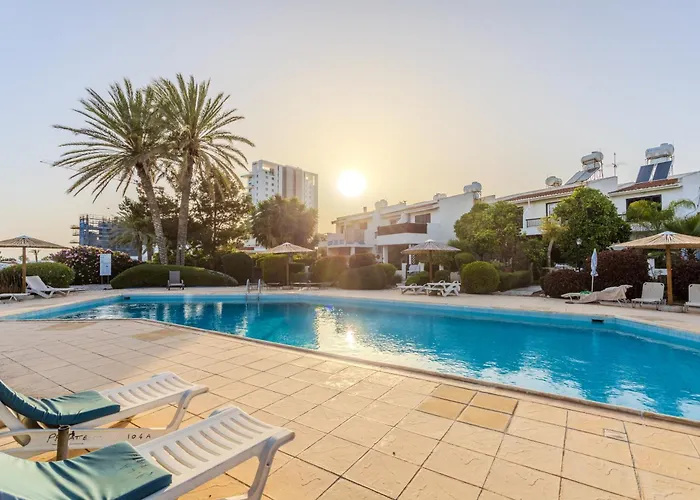 Taheli's Modern Townhouse With A Pool アパート