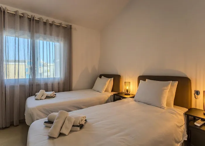 Taheli's Modern Townhouse With A Pool