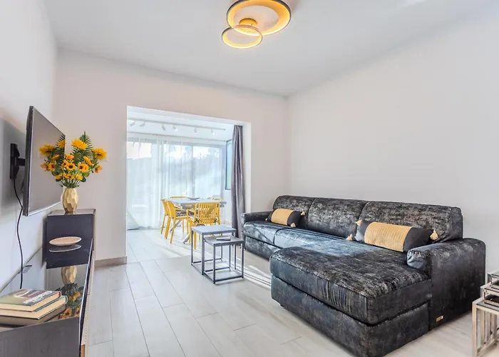 Taheli's Modern Townhouse With A Pool * パ フォス