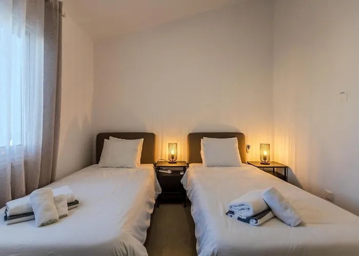 Taheli's Modern Townhouse With A Pool パ フォス