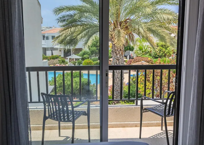 Taheli's Modern Townhouse With A Pool * パ フォス