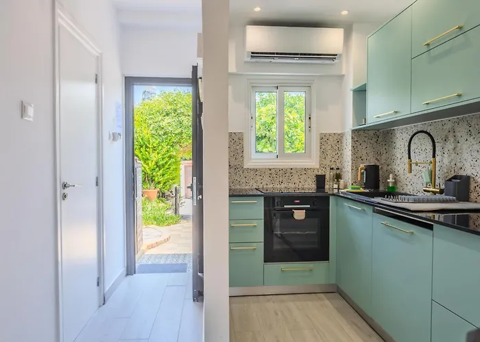 Taheli's Modern Townhouse With A Pool パ フォス