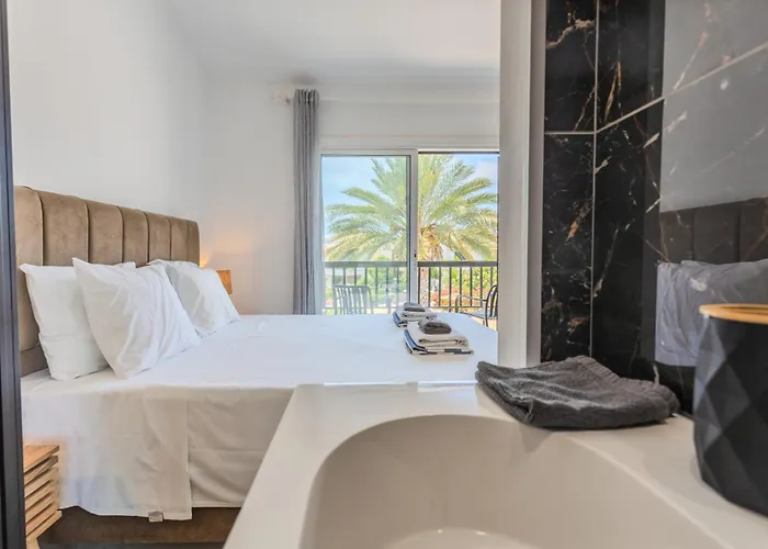 アパート Taheli's Modern Townhouse With A Pool