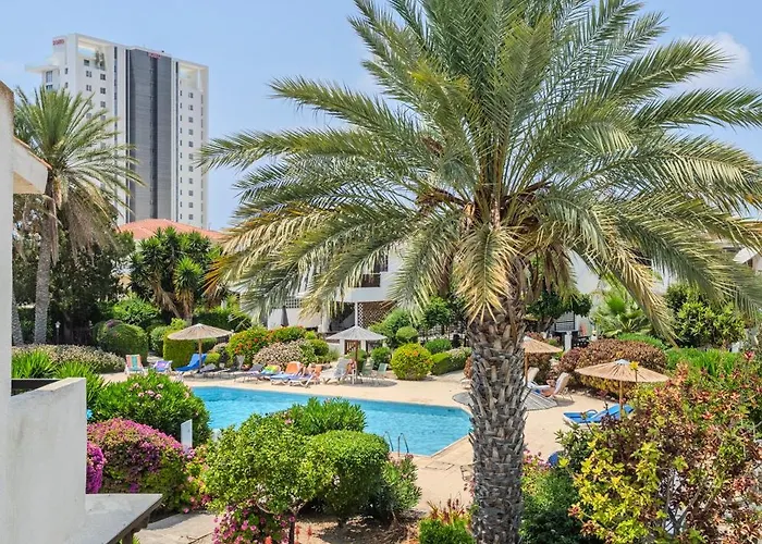 Taheli's Modern Townhouse With A Pool *