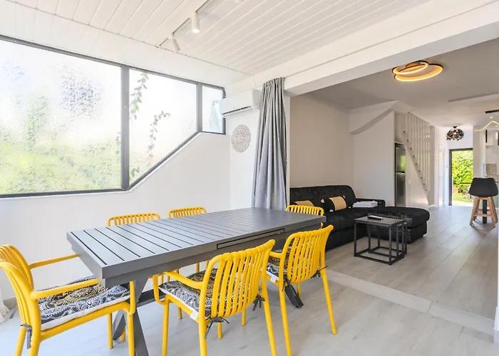 アパート Taheli's Modern Townhouse With A Pool *