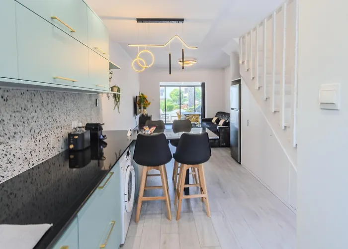 アパート Taheli's Modern Townhouse With A Pool *