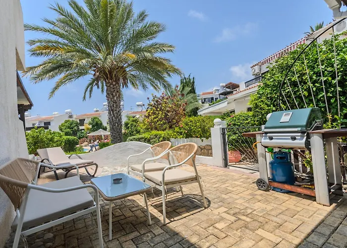 アパート Taheli's Modern Townhouse With A Pool パ フォス