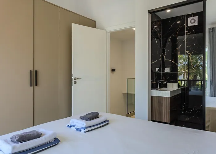 Taheli's Modern Townhouse With A Pool *