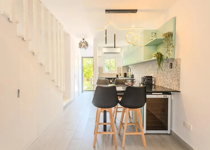 Taheli's Modern Townhouse With A Pool