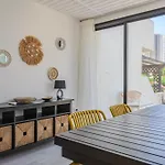 Taheli's Modern Townhouse With A Pool شقة بافوس