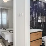 Taheli's Modern Townhouse With A Pool شقة بافوس