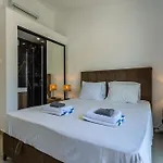 Taheli's Modern Townhouse With A Pool شقة بافوس