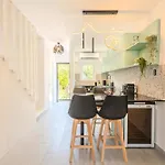 Taheli's Modern Townhouse With A Pool