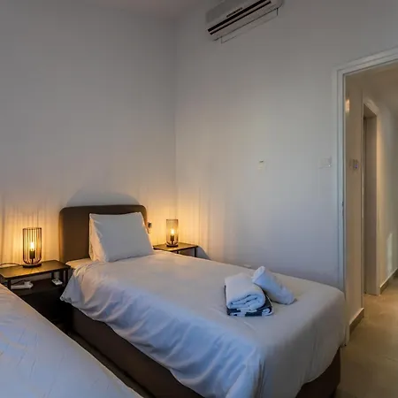 Taheli's Modern Townhouse With A Pool Apartamento *