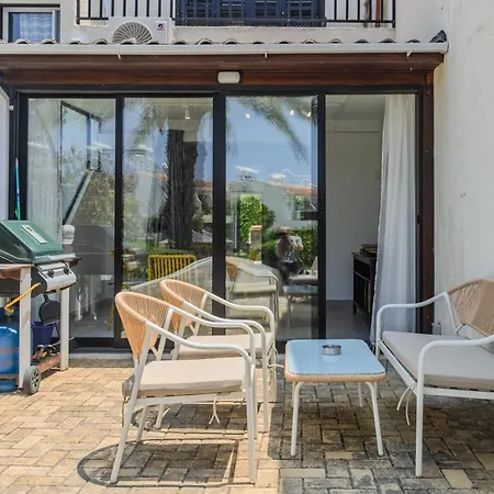 Апартаменты Taheli's Modern Townhouse With A Pool