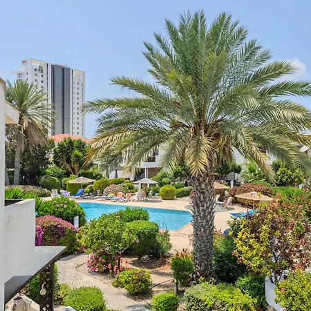 Taheli's Modern Townhouse With A Pool *