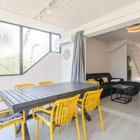 Апартаменты Taheli's Modern Townhouse With A Pool *