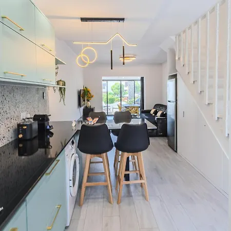 Апартаменты Taheli's Modern Townhouse With A Pool *