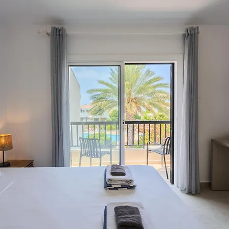 Taheli's Modern Townhouse With A Pool *