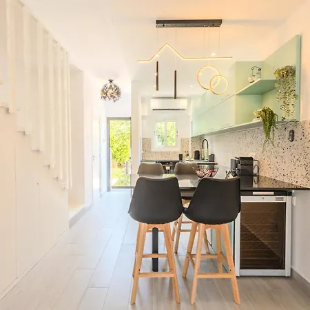 Taheli's Modern Townhouse With A Pool