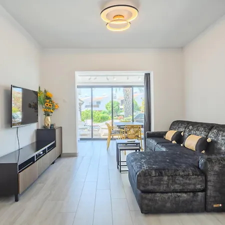 Taheli's Modern Townhouse With A Pool Apartamento