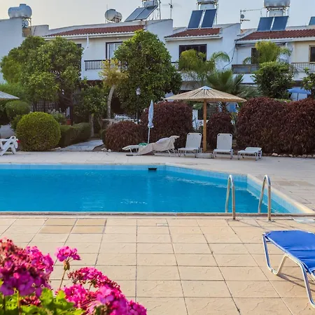 Taheli's Modern Townhouse With A Pool Apartment