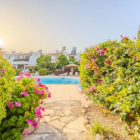 Apartament Taheli's Modern Townhouse With A Pool