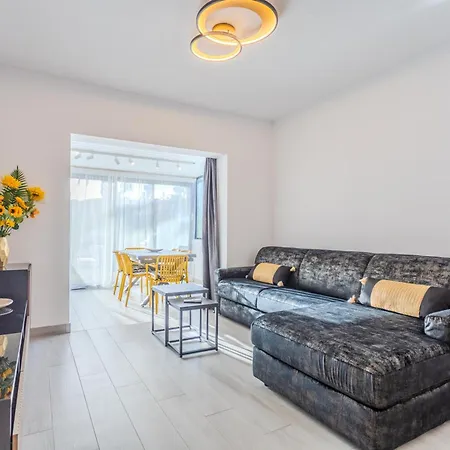 Taheli's Modern Townhouse With A Pool * Pafos