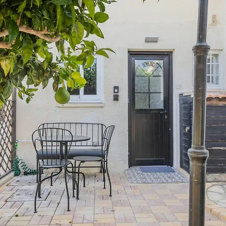 Taheli's Modern Townhouse With A Pool