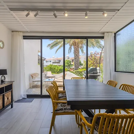 Taheli's Modern Townhouse With A Pool Pafos