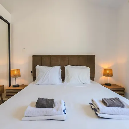 Taheli's Modern Townhouse With A Pool