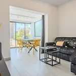 Taheli's Modern Townhouse With A Pool